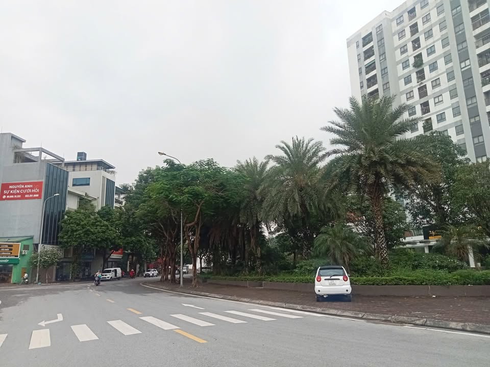 Mặt phố Đoàn Khuê Long Biên 105m² giá 10.5 tỷ - Cơ hội đầu tư sinh lời hiếm có!