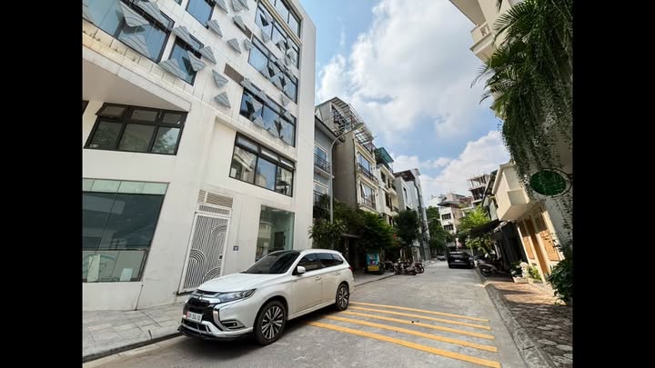 Bán toà nhà FrontHouse 6 tầng 1 hầm tại Lâm Hạ, Long Biên - Giá 130 tỷ, cơ hội đầu tư tuyệt vời!