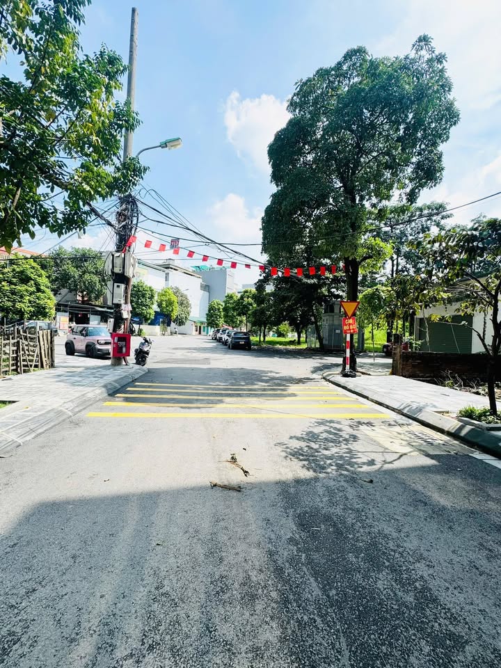 Đất phân lô giáo viên Ngọc Thụy Long Biên 80m² giá 22.5 tỷ - Đường to, vỉa hè rộng!