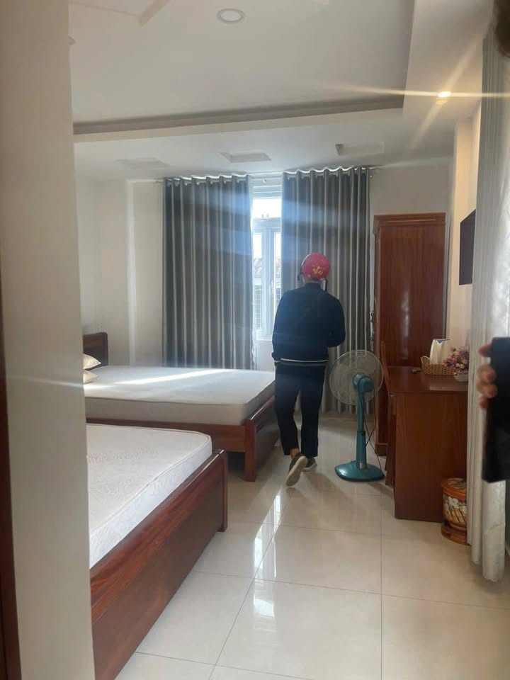 Cho thuê khách sạn Hai Bà Trưng P6 - 9 phòng ngủ, giá 25 triệu/tháng - Đầy đủ nội thất!