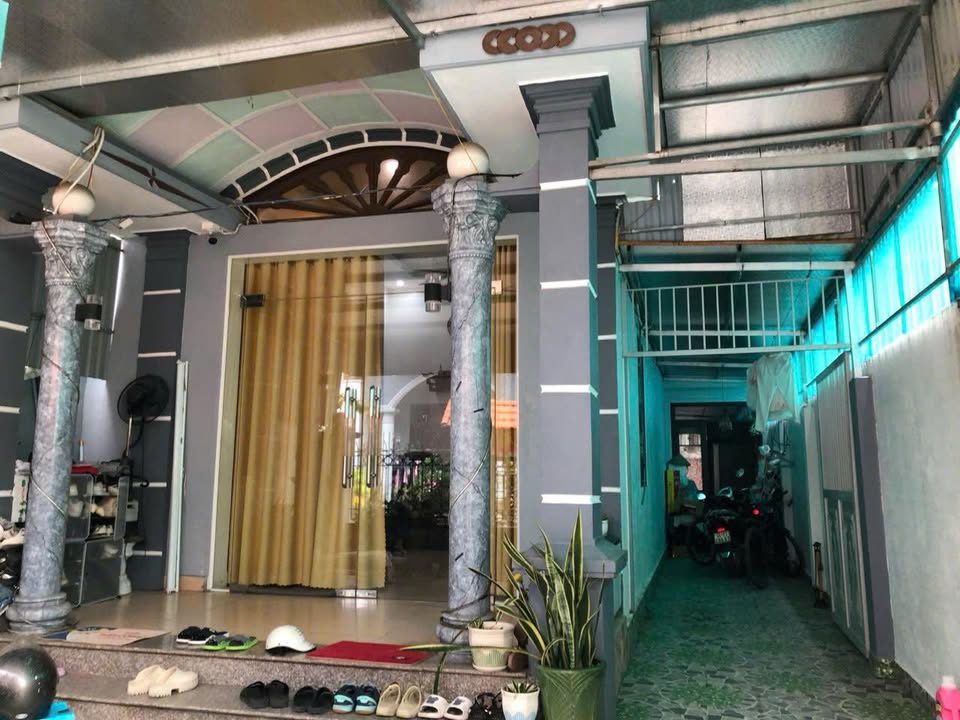 Nhà 2 tầng đường Quang Trung, Quảng Yên 90m² giá 2 tỷ - Gần chợ chiều thuận lợi!