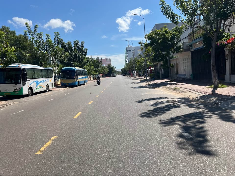 Đất nền Phạm Hùng Phan Thiết 200m² giá 9 tỷ - Sổ hồng chính chủ!