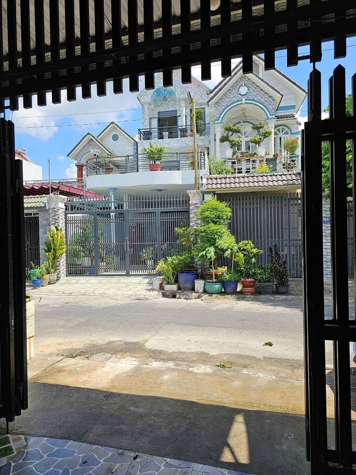 Nhà Hẻm 70 Đường Bùi Văn Bình Thủ Dầu Một 140m² giá 4 tỷ - Nội thất cơ bản, tiện nghi!