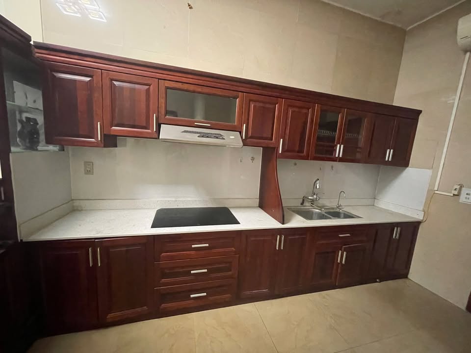 Nhà 4 tầng phường Trường Thi 130m² giá 25 triệu - Bãi xe siêu rộng!