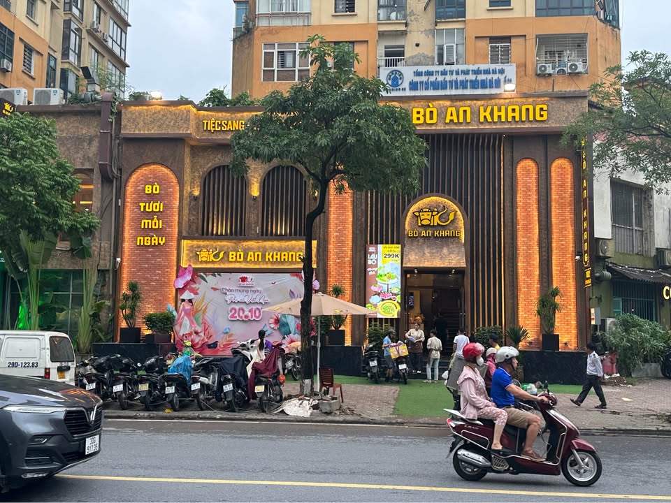 Cho thuê nhà phố Chùa Láng, quận Cầu Giấy, 180m² - Vị trí kinh doanh đắc địa!