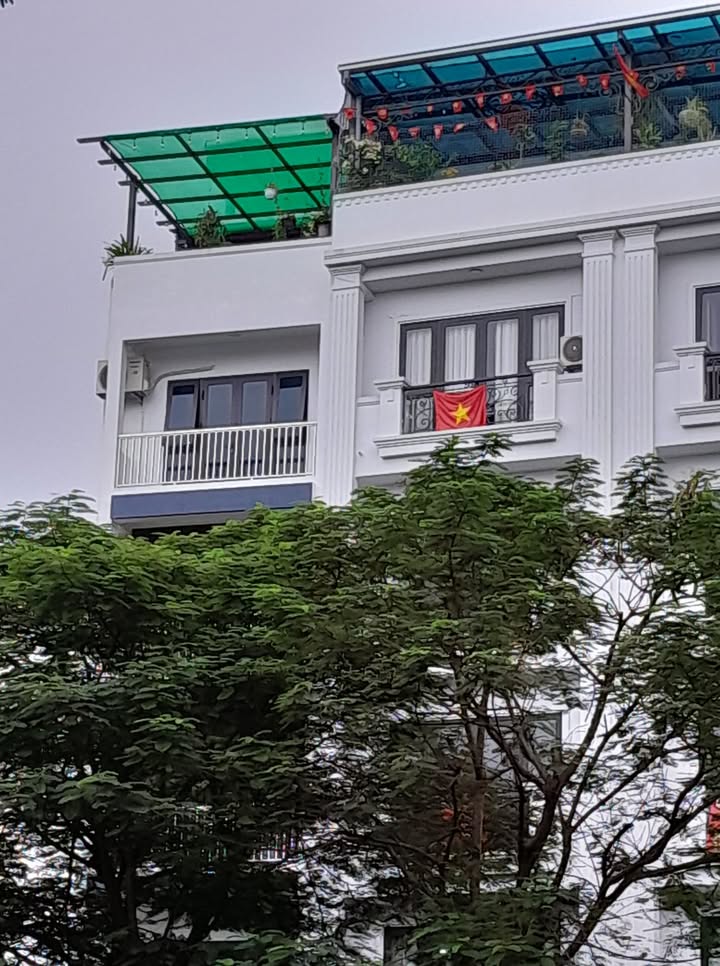 Cho thuê tòa nhà 3 tầng tại Hoàng Mai, 300m² giá 45 triệu - Phù hợp văn phòng và lớp học!