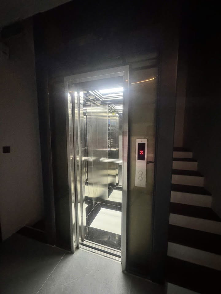 Cho thuê mặt bằng kinh doanh lô góc Đội Nhân, Ba Đình - Thiết kế tiện dụng, giá chỉ 10 triệu!