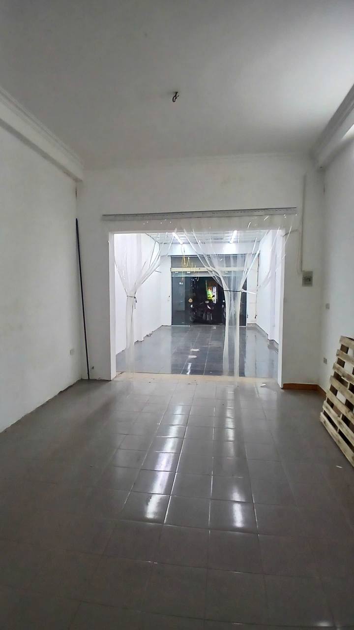 Cho thuê mặt bằng phố Đại La 85m² giá 15 triệu - Vị trí đắc địa, ô tô đỗ cửa!