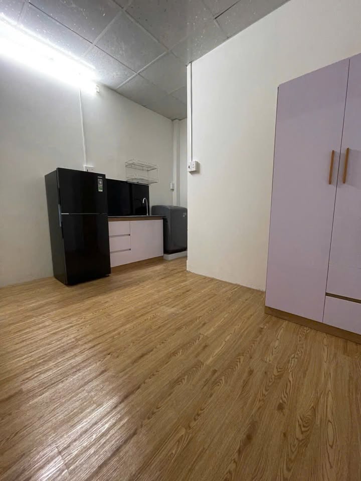 Phòng cho thuê quận 10, đường Hùng Vương giá 4.5 triệu - Tiện nghi đầy đủ, gần chợ Hồ Thị Kỷ!