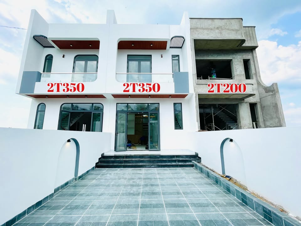 Nhà liền kề Mỹ Hạnh, Đức Hòa, Long An 125m² giá 2.35 tỷ - Sổ hồng riêng, hoàn công đầy đủ!