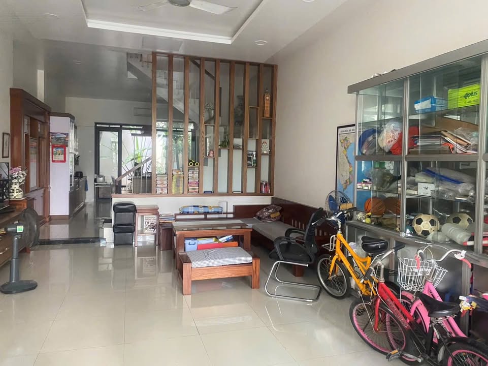 Cho thuê tầng 1 nhà 3 tầng Quán Nam 100m² - Phù hợp làm văn phòng, kinh doanh!