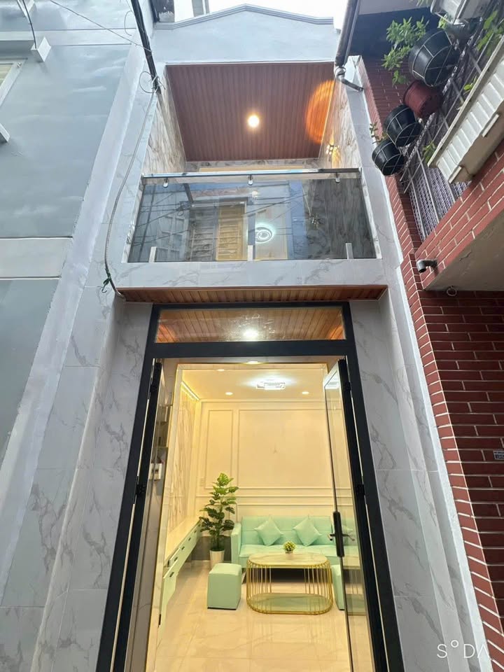 Nhà hẻm Đồng Đen 33m² giá 4.8 tỷ - Full nội thất, xe hơi vào tận nhà!
