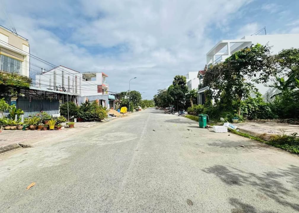 Đất nền Khu Văn Hóa Tây Đô 100m² giá 3.55 tỷ - Vị trí đẹp, sổ hồng chính chủ!