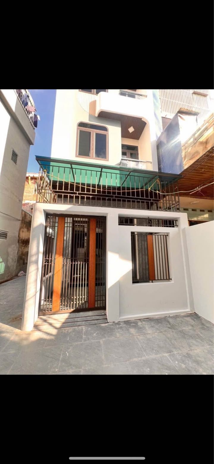 Nhà 3 tầng mới xây đường Lương Thế Vinh, Nam Định 52m² giá 2.298 tỷ - Thiết kế hiện đại, sẵn sàng ở ngay!