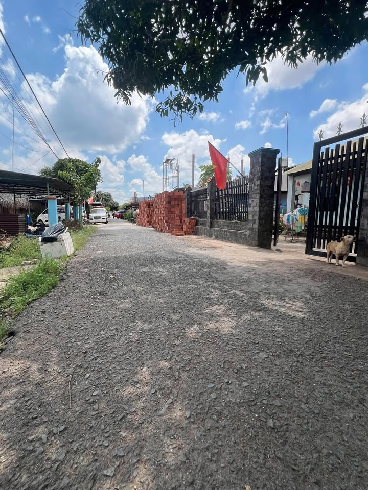 Nhà cấp 4 Bình Sơn 96m² giá 2.3 tỷ - Sổ đỏ chính chủ, giao ngay!