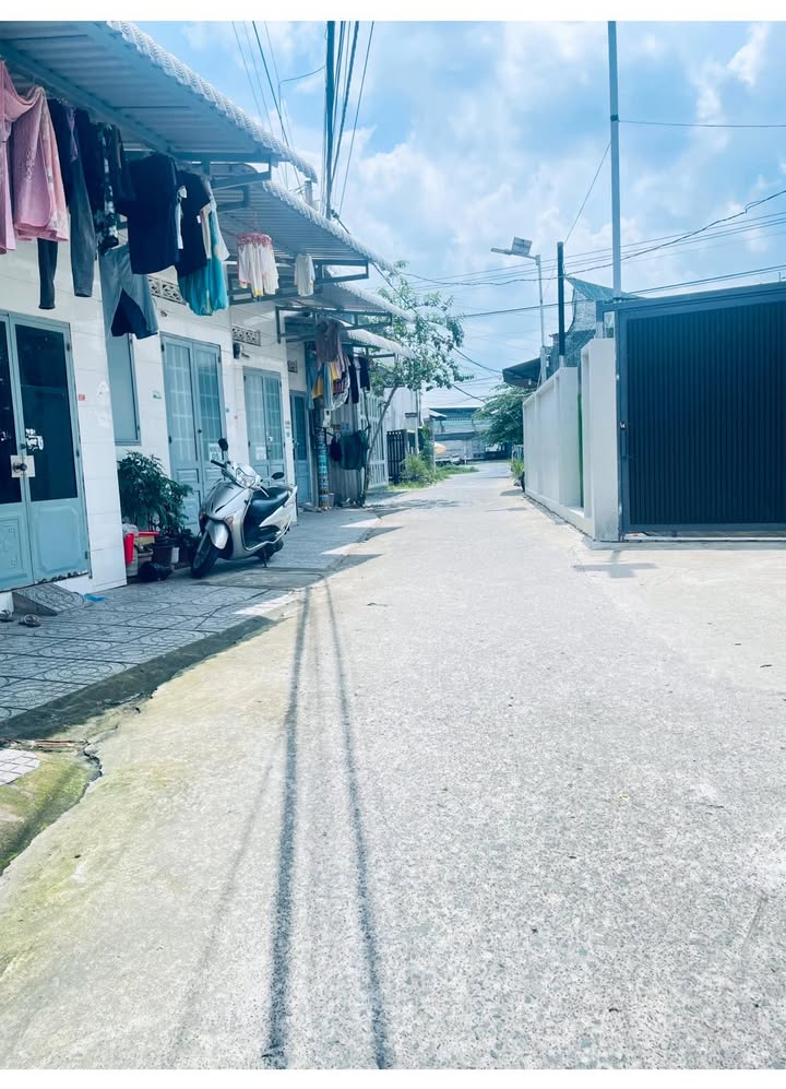 Nhà bán 59m² tại Ấp Bến Cam, Nhơn Trạch - Sổ hồng riêng chỉ 700 triệu!