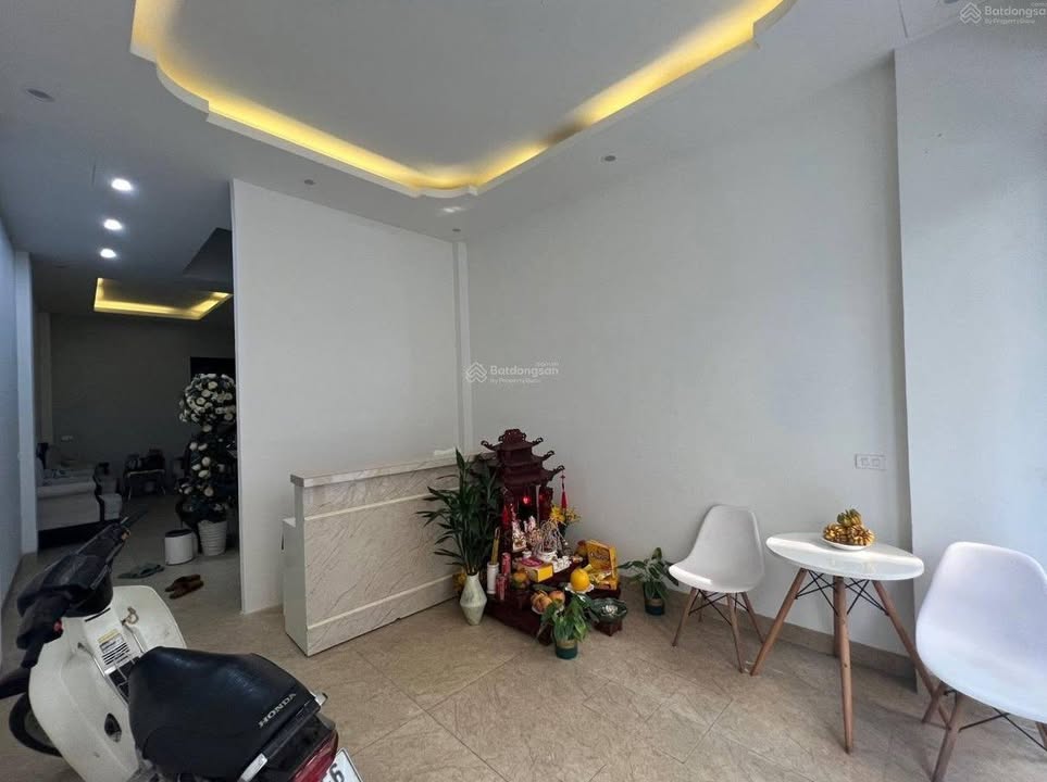 Cho thuê nhà nguyên căn mặt phố Bồ Đề, Long Biên 50m² giá 18 triệu - Kinh doanh đỉnh cao!