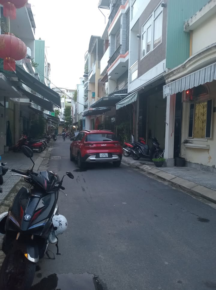 Nhà 2 mặt tiền Nguyễn Văn Linh, Hải Châu, 60m² giá 5 tỷ - Cơ hội đầu tư hiếm có!