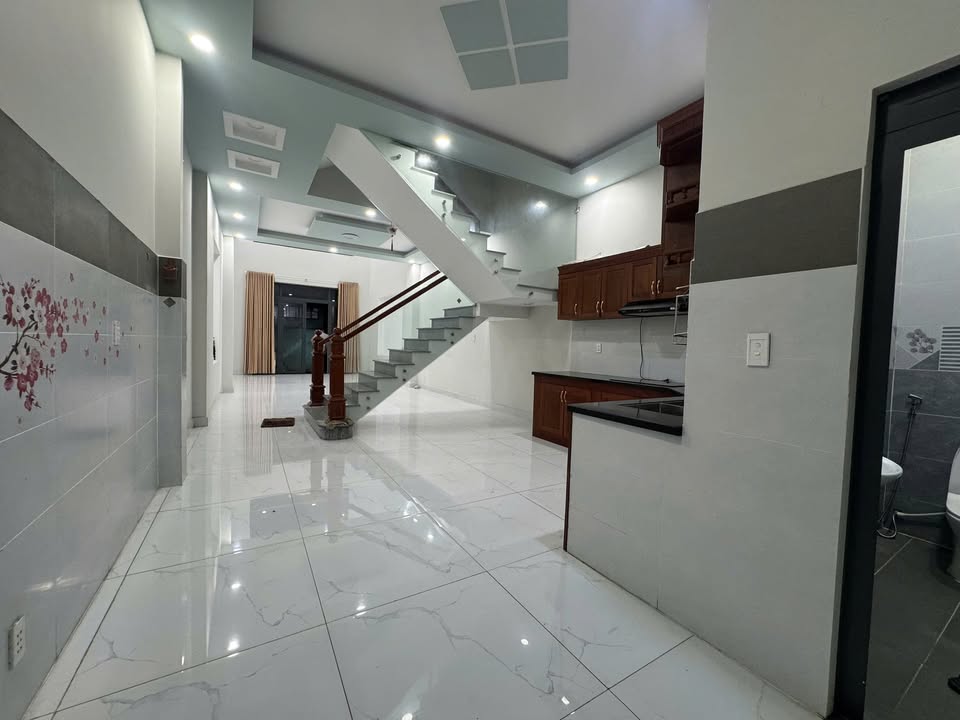 Nhà cho thuê mặt tiền đường Song Hành, quận 12 - Diện tích 110m², giá 10 triệu/tháng