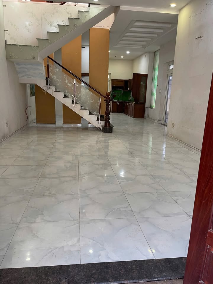 Nhà mặt tiền khu dân cư Hoàng Hải, Bà Điểm 200m² giá 15 triệu - Phù hợp cho gia đình và kinh doanh!