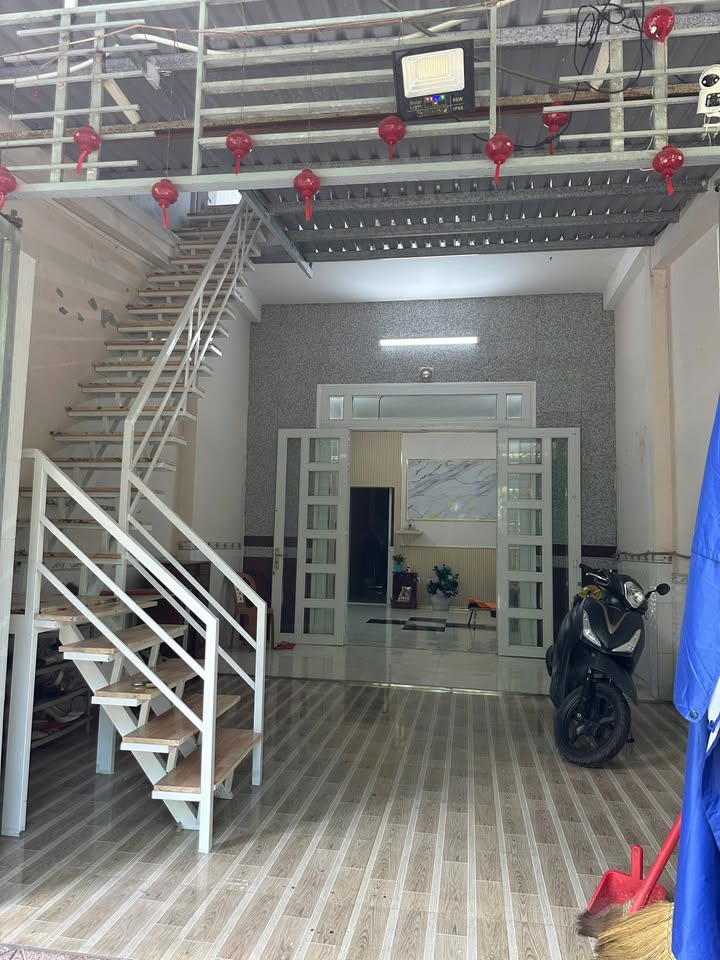 Nhà cho thuê 1 trệt 1 lầu tại KDC Tân Xuyên 121m² giá chỉ 5 triệu