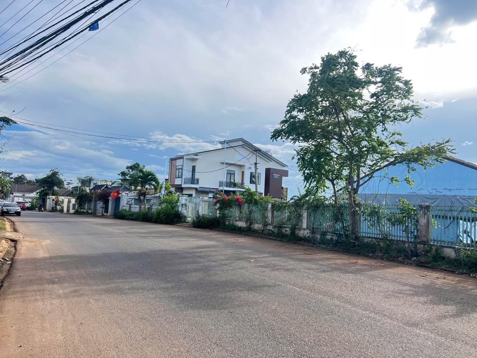 Đất Mặt Tiền Y Moan, Buôn Ma Thuột 130m² giá 4.5 tỷ - Vị trí vàng cho đầu tư!