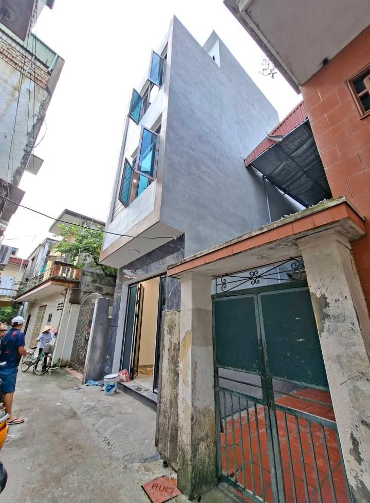 Nhà phố Kỳ Bá Thái Bình 38m² giá 3.2 tỷ - Hướng Đông Nam, không gian thoáng mát!