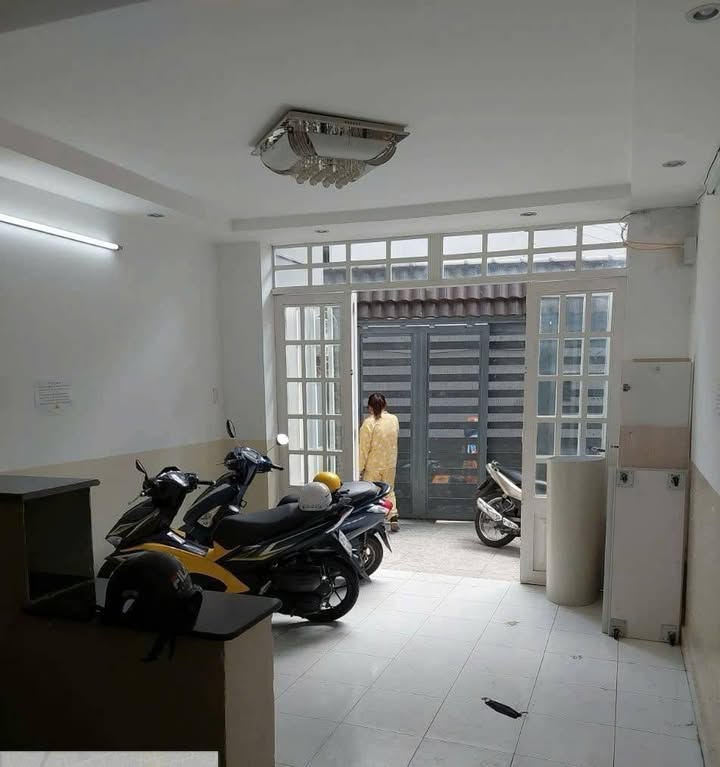 Chính chủ bán CHDV 6 tầng Hoàng Hoa Thám 70m² giá 12.5 tỷ - Dòng tiền 70 triệu/tháng!