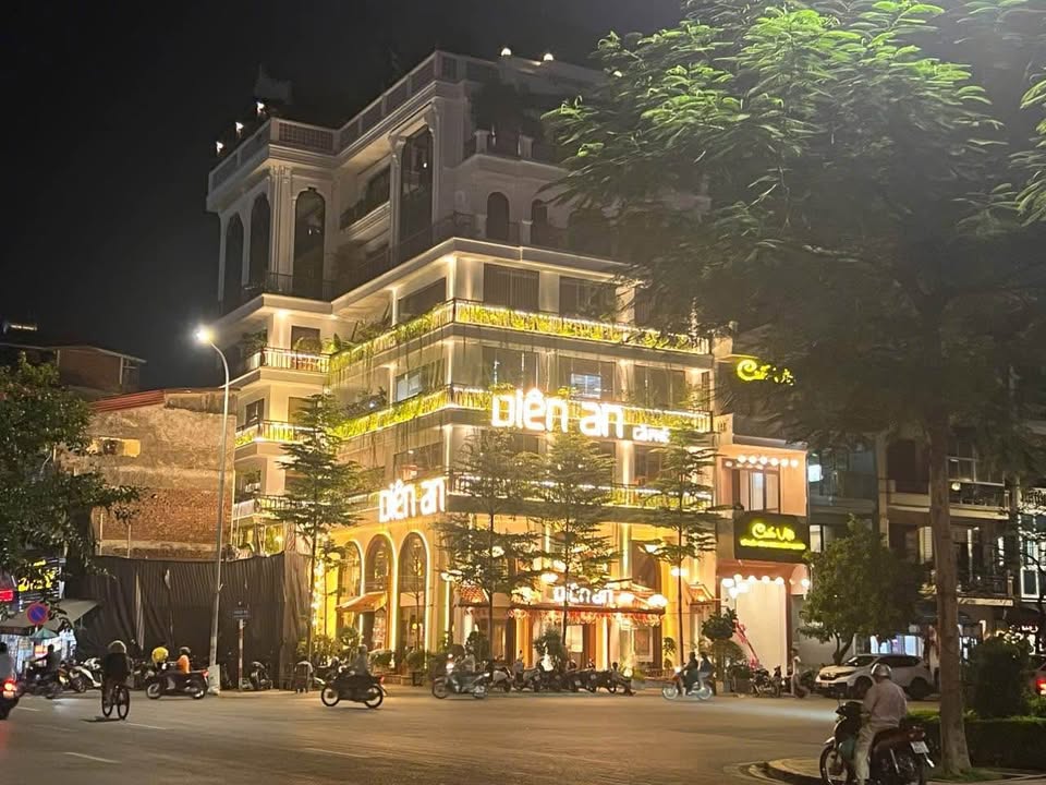 Mặt phố Hai Bà Trưng 122m² - Lô góc 3 mặt thoáng, kinh doanh sầm uất!