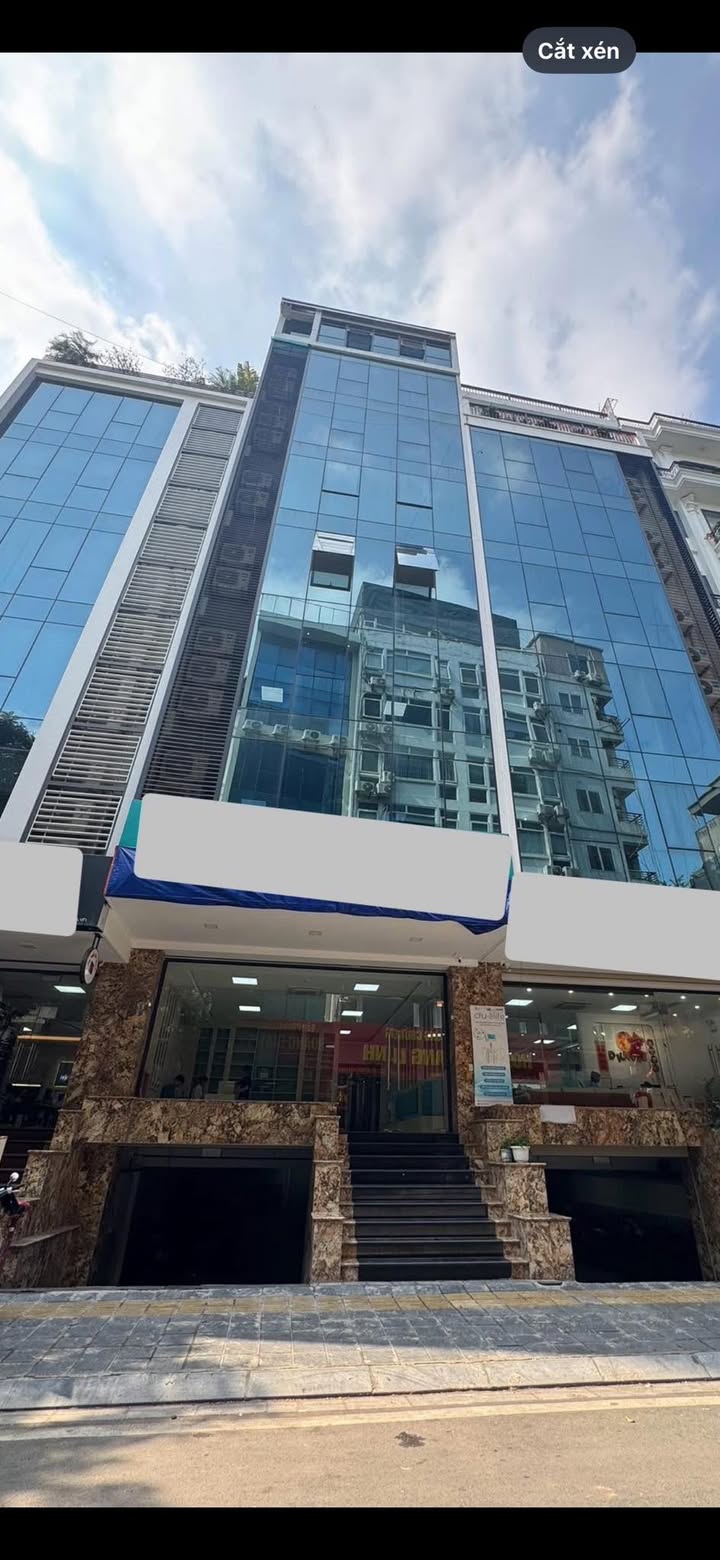 FrontHouse Văn Cao Ba Đình 47m² giá 50 tỷ - Vị trí đắc địa, kinh doanh sầm uất!