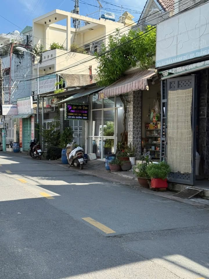 Nhà mặt tiền đường Trần Khánh Dư, Dĩ An 72m² giá 4 tỷ - Kinh doanh thuận lợi!
