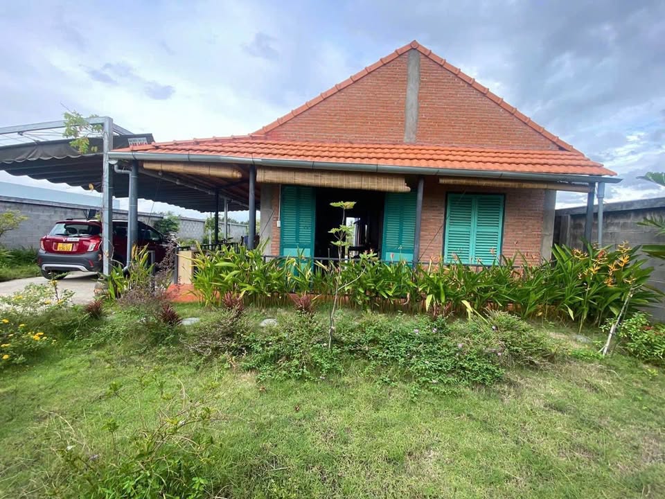 Căn nhà vườn 750m² tại Nhựt Chánh, Bến Lức chỉ 2.8 tỷ - Tặng full nội thất!