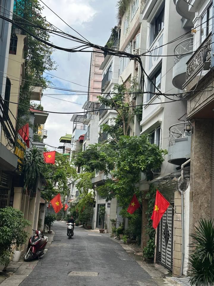 Mặt phố Yên Lạc, Hai Bà Trưng, 51m² giá 27.9 tỷ - Kinh doanh đỉnh cao!