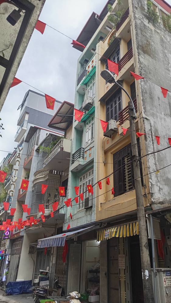 Bán nhà Cầu Giấy 39m² - Kinh doanh sầm uất, chỉ 11.5 tỷ!