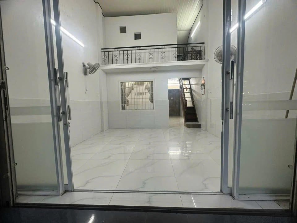 Nhà nguyên căn gác lửng đường Lê Trung Kiên, Tuy Hòa 50m² giá 4 triệu - Vị trí sầm uất, thuận tiện sinh hoạt!