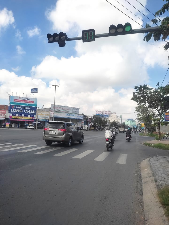 Đất nền đường Nguyễn Huệ, phường Mỹ Phú, 86m² giá 4.2 tỷ - Cơ hội đầu tư tuyệt vời!