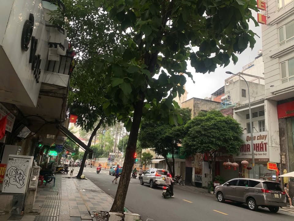 Khách sạn A25 Quận 1 - 232m² giá thỏa thuận - Vị trí vàng giữa trung tâm