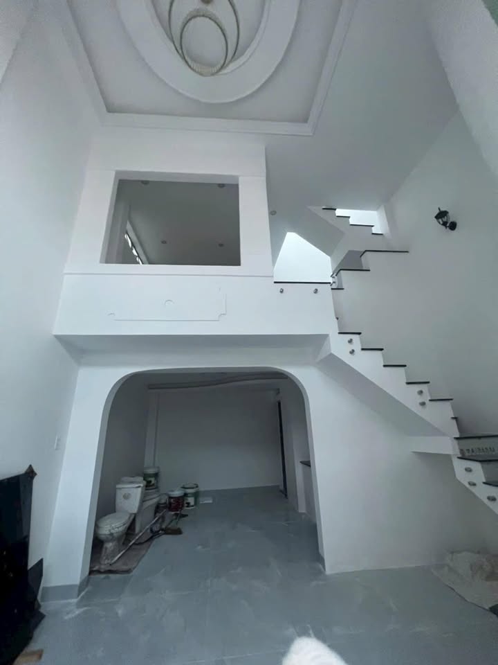 Nhà bán Nguyễn Thái Học, 40m² giá 3.55 tỷ - Bãi đậu ô tô thoải mái!