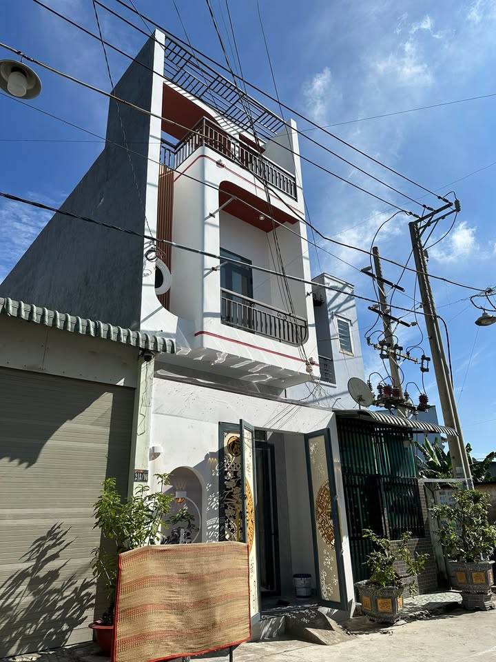 Nhà bán gần chợ Phú Phong, Bình Chuẩn, 70,7m² - Sổ hồng riêng, giá 3,47 tỷ!