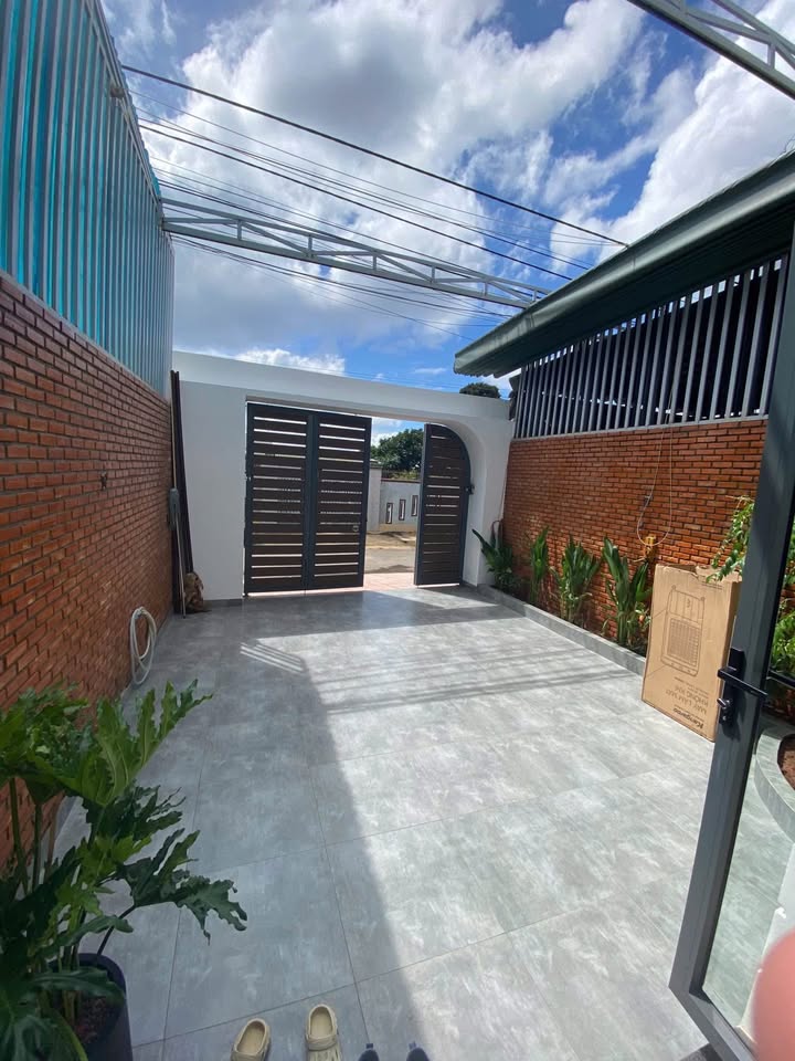 Nhà mặt tiền Phạm Ngũ Lão, Buôn Ma Thuột 110m² giá 4.39 tỷ - Thiết kế hiện đại, đầy đủ nội thất!