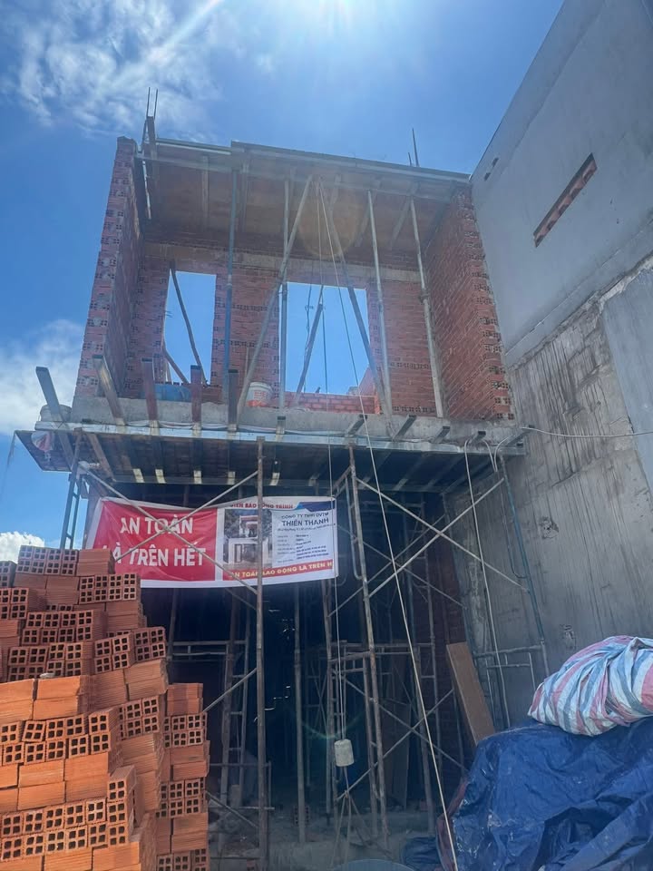 Nhà 1 trệt 1 lầu tại Phú Hòa, Bình Dương - Diện tích 65m², giá chỉ 2.85 tỷ - Full nội thất, ô tô vào tận nhà!