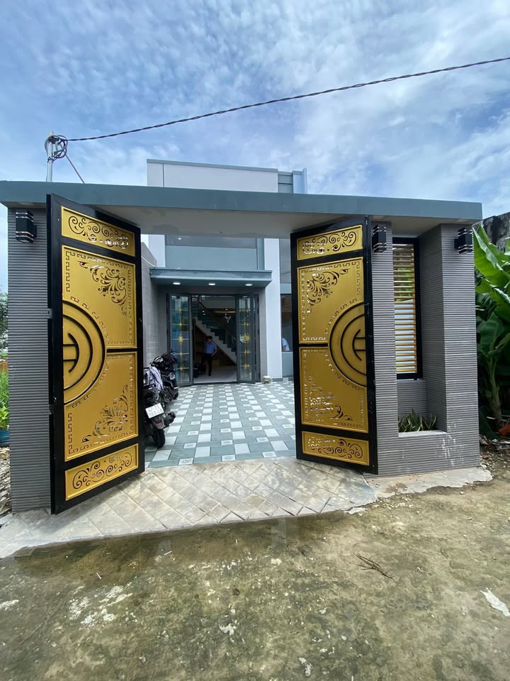 Nhà mới xây tại Mỹ Hạnh Bắc 125m² giá chỉ 2.35 tỷ - Sổ hồng riêng, tiện ích đầy đủ!