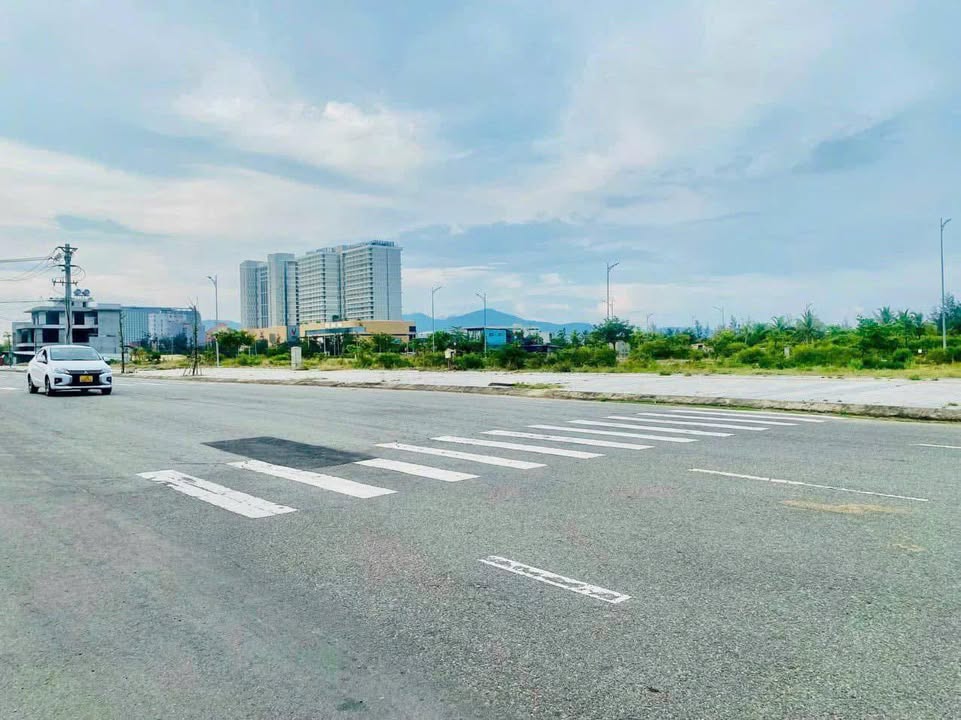 Đất biển Sơn Thủy Đà Nẵng 254m² giá 14.5 tỷ - Sổ đỏ chính chủ, gần biển!