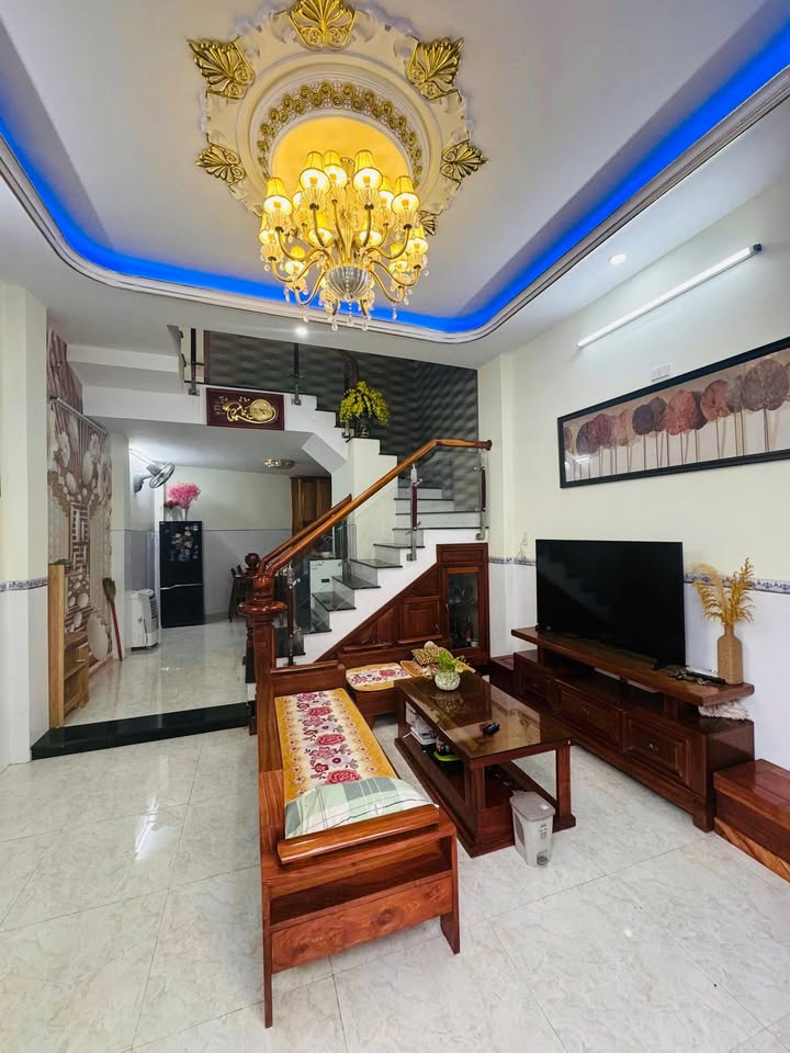 Nhà 3 tầng hẻm cạn Hà Huy Tập, Quy Nhơn 40m² giá 3 tỷ - Nội thất đầy đủ!