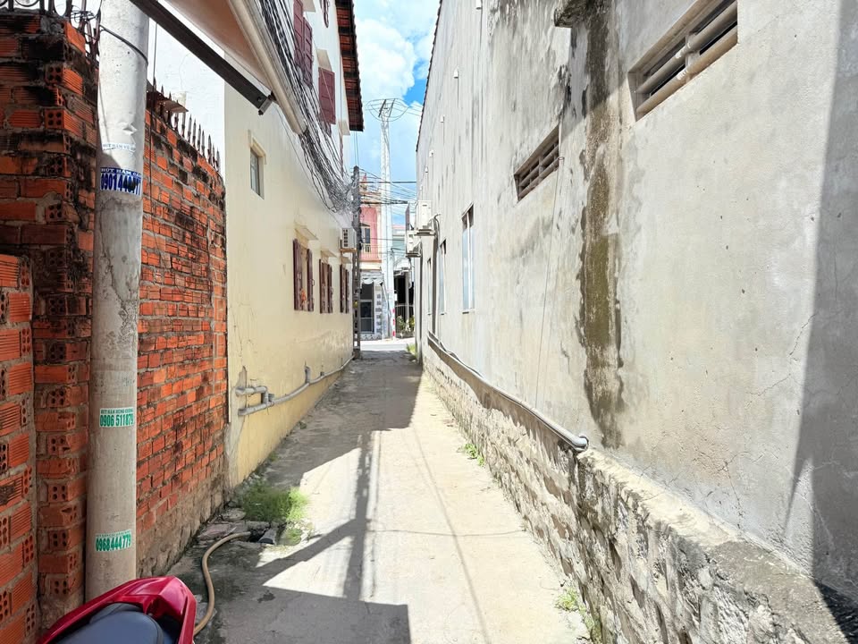 Nhà hẻm Nguyễn Trãi, Vạn Ninh 90m² giá 1.4 tỷ - Gần biển, đầy đủ tiện ích!