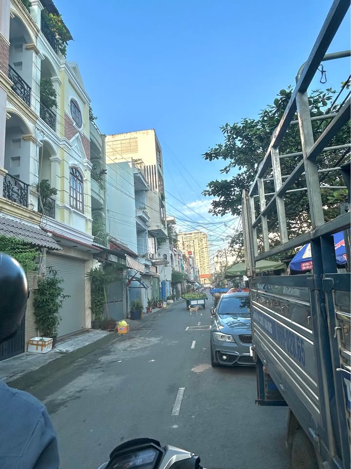 Nhà đường số, P. Tân Thuận Tây, Quận 7, 62m² giá 13 tỷ - Giao thông thuận tiện!