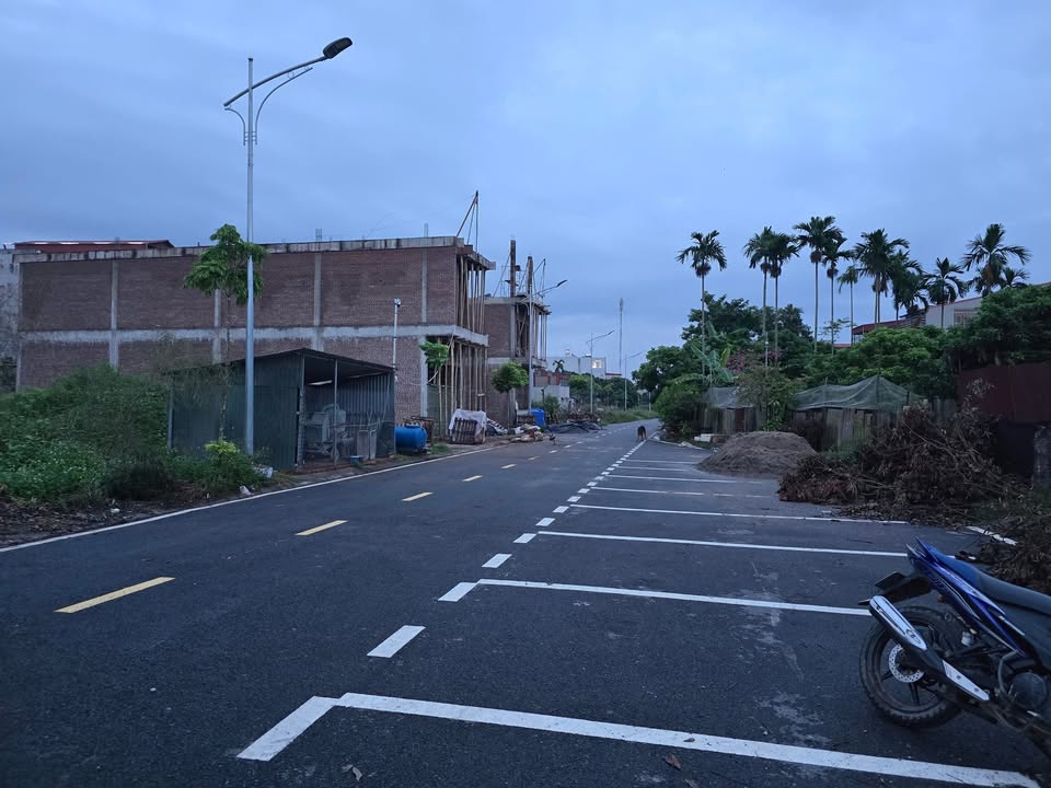 Lô đất đẹp tại Ao Hào Thành, Hồng Châu, Hưng Yên 100m² - Giá 4.2 tỷ, Chính chủ bán gấp!