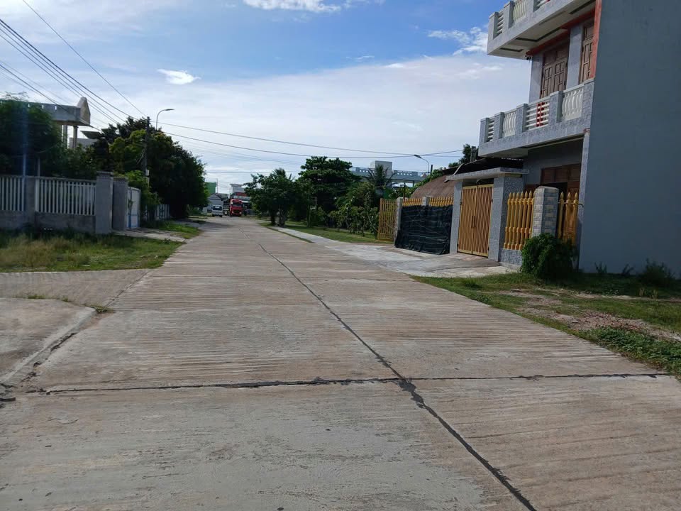 Đất nền gần biển Hòa Hiệp 400m² giá 4 tỷ - Cơ hội đầu tư tuyệt vời!