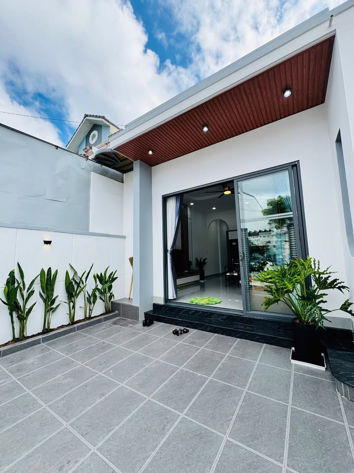 Nhà mặt tiền Phạm Ngũ Lão, Buôn Ma Thuột 100m² giá 3.39 tỷ - Full nội thất, sẵn sàng ở ngay!