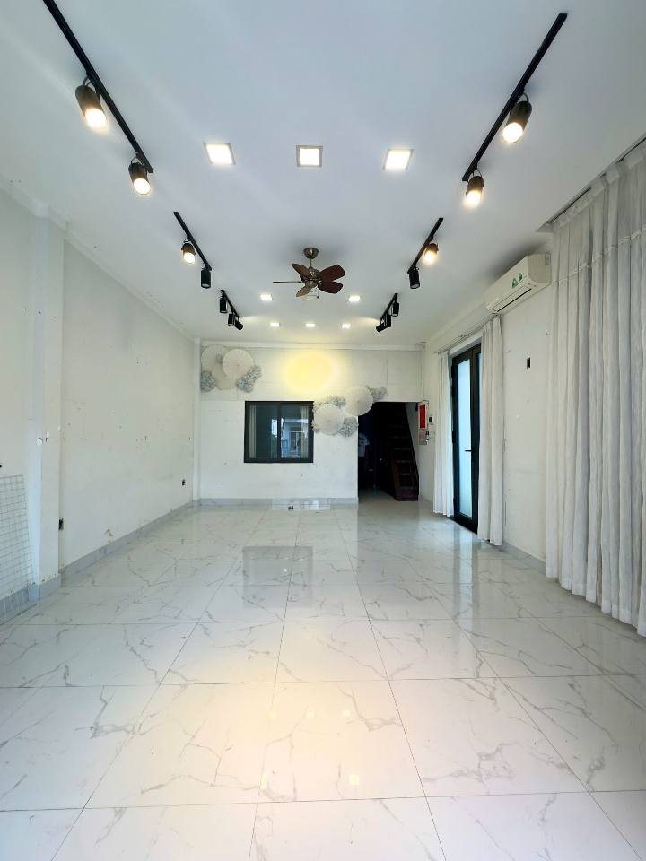 Nhà mặt tiền đường Nguyễn Trãi, Buôn Ma Thuột 4 phòng - Cho thuê giá 12 triệu/tháng!